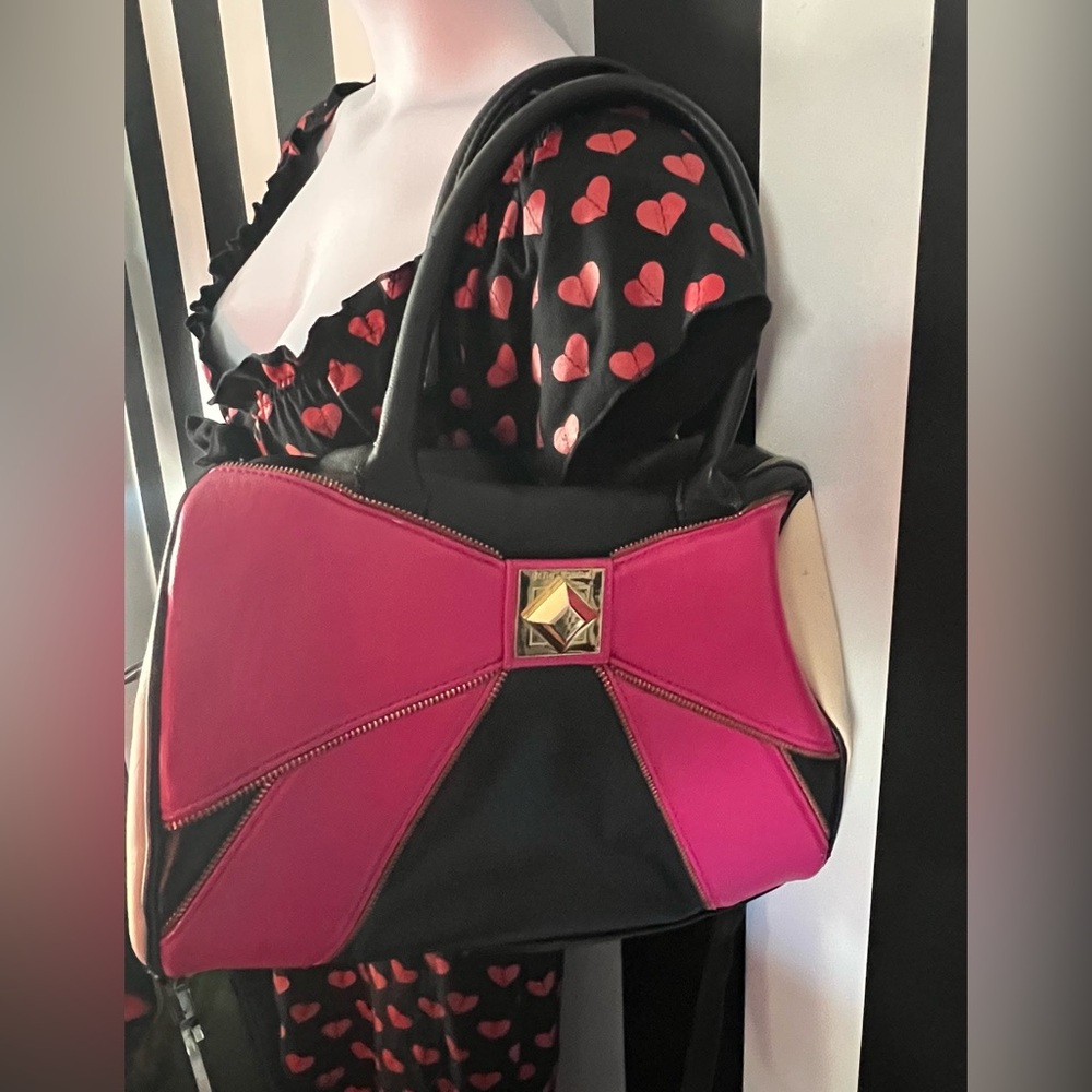 Betsey Johnson Crossbody Handbag w/ Large Bow & Gold-Tone Hardware 13” x 9”